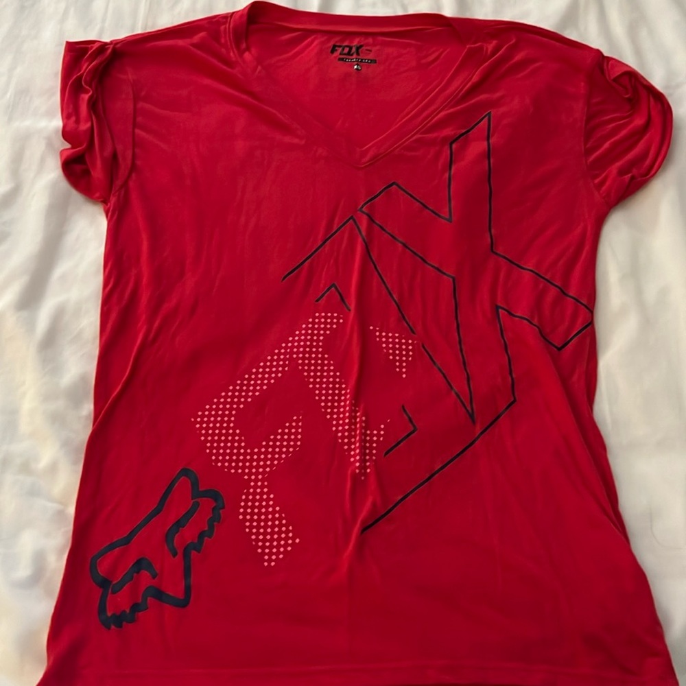 Fox red v-neck tee